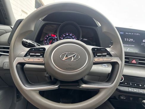 Used 2021 Hyundai Elantra SEL image 18