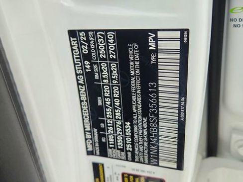 Used 2025 Mercedes-Benz GLC 300 4MATIC image 60