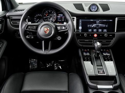 Certified 2026 Porsche Macan AWD/4WD image 22