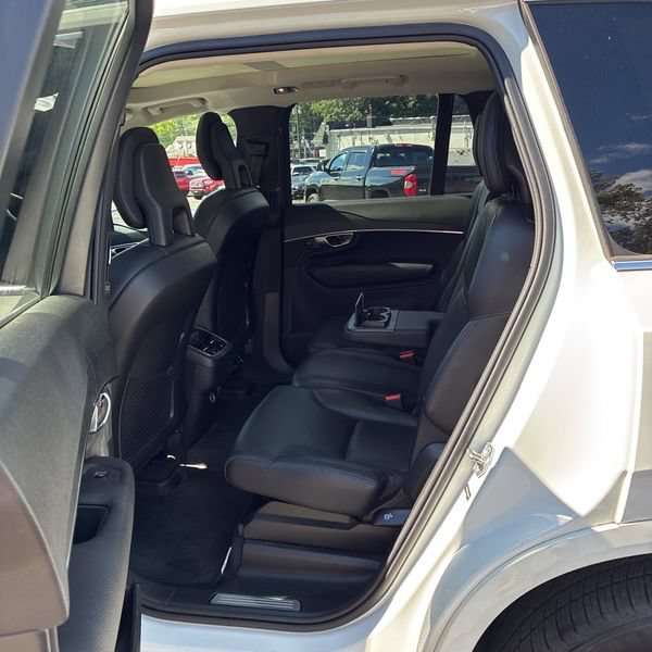 Used 2020 Volvo XC90 T6 Momentum AWD/4WD image 11