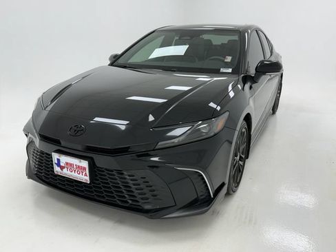 Used 2025 Toyota Camry SE FWD image 4