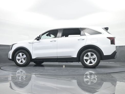 Used 2024 Kia Sorento LX image 56