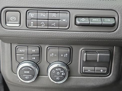 Used 2023 GMC Yukon Denali w/ Denali Reserve Package image 27