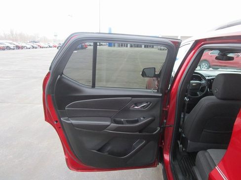 Used 2023 Chevrolet Traverse LT image 19