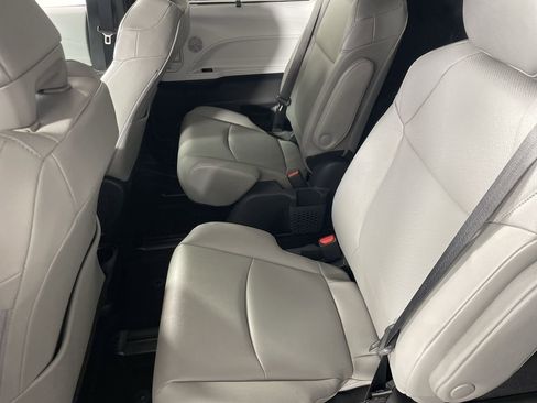 New 2026 Toyota Sienna XLE image 23
