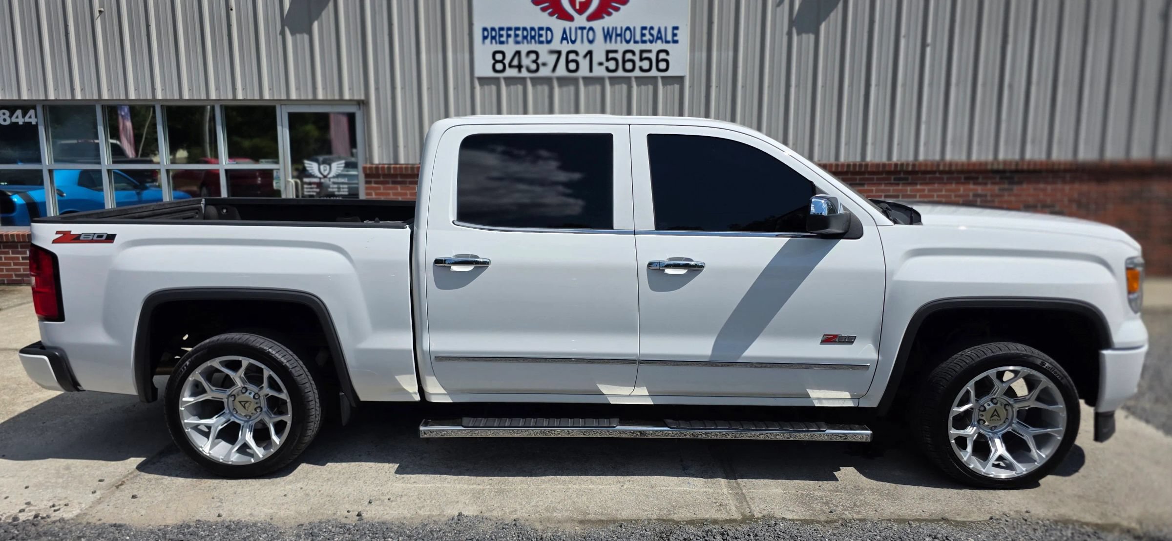 Used 2014 GMC Sierra 1500 SLE w/ All-Terrain Package AWD/4WD image 4