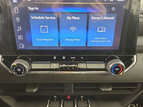 Used 2024 Chevrolet Colorado Trail Boss w/ Technology Package image 16