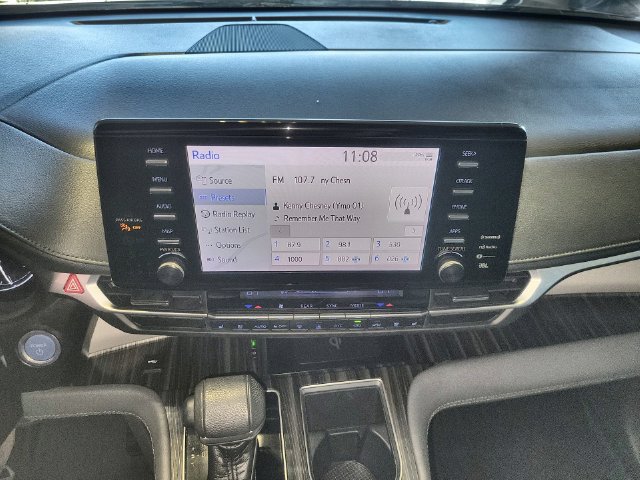 Used 2021 Toyota Sienna Limited FWD image 16