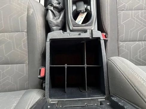 Used 2017 Toyota Tacoma TRD Sport AWD/4WD image 33