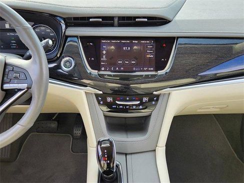 Certified 2023 Cadillac XT6 Premium Luxury image 17