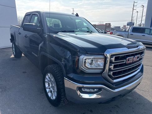Used 2017 GMC Sierra 1500 SLE w/ SLE Value Package image 4