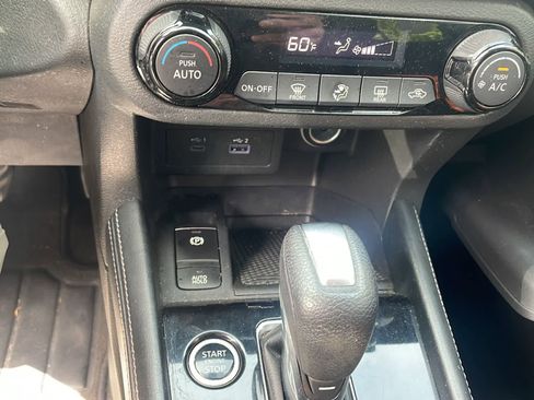 Used 2022 Nissan Kicks SV FWD image 17