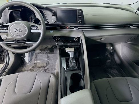 Used 2022 Hyundai Elantra SEL w/ Preferred Accessory Package image 18