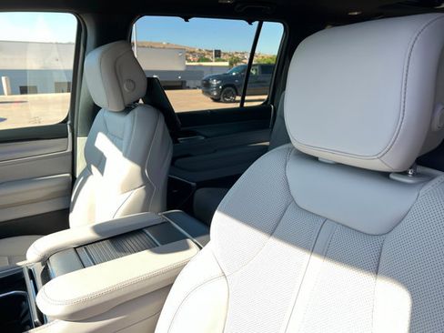 New 2026 Jeep Grand Wagoneer Limited AWD/4WD image 16