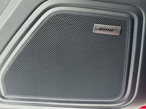 Certified 2025 Porsche Macan image 12