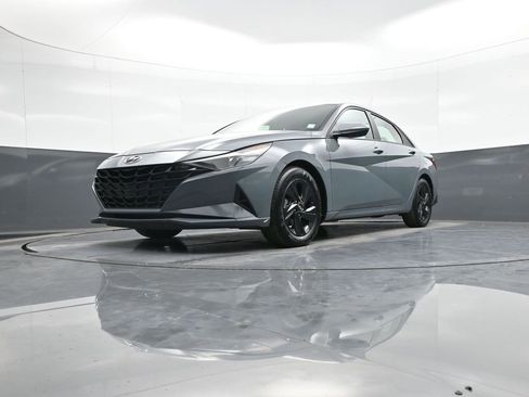 Certified 2022 Hyundai Elantra SEL w/ Cargo Package image 25