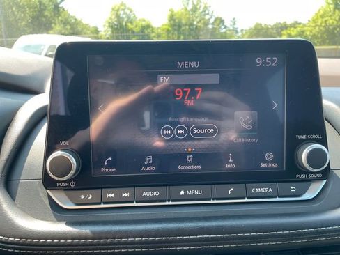 Used 2022 Nissan Rogue S image 30