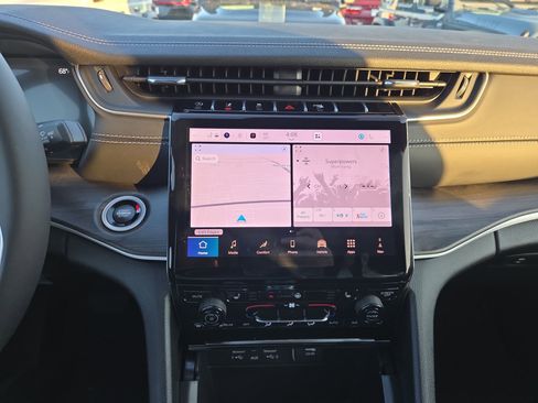 New 2025 Jeep Grand Cherokee Limited w/ Trailer Tow Package image 10