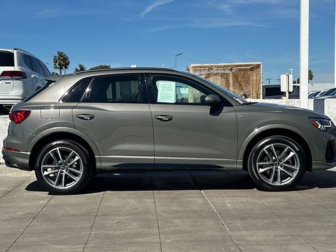 Used 2023 Audi Q3 2.0T Premium w/ Black Optic Sport Package image 3