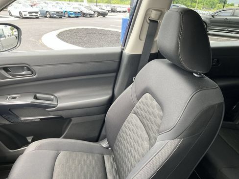 Used 2025 Nissan Pathfinder SV FWD image 23
