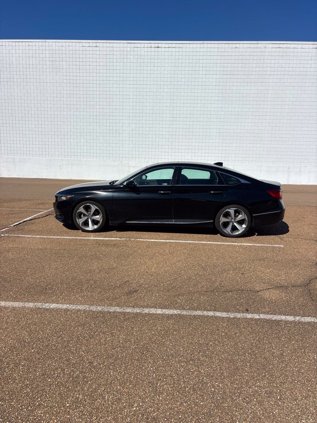 Used 2018 Honda Accord Touring image 4
