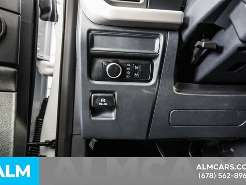 Used 2024 Ford Expedition XLT RWD image 33