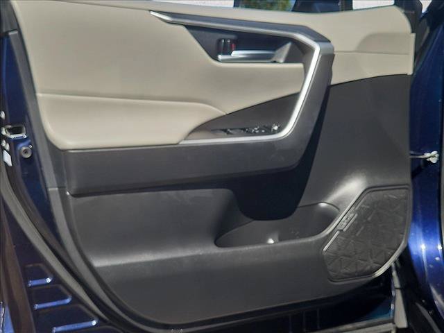 Used 2025 Toyota RAV4 XLE FWD image 10
