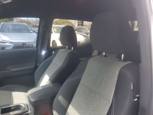 Used 2023 Toyota Tacoma TRD Sport w/ Advanced Technology Package image 15