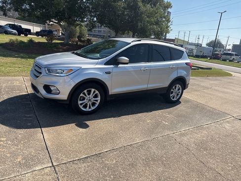 Used 2019 Ford Escape SEL image 5