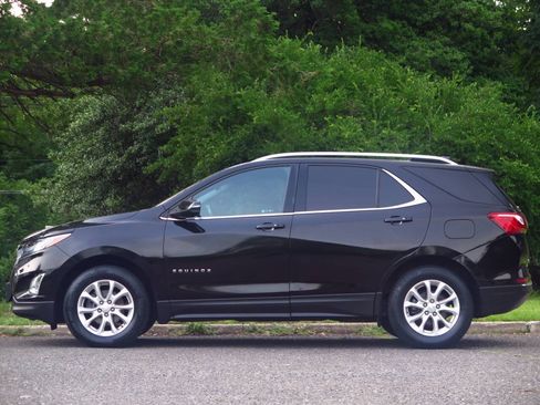 Used 2018 Chevrolet Equinox LT w/ Sun & Infotainment Package AWD/4WD image 2