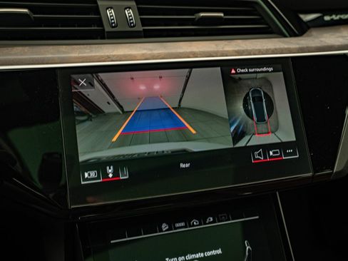Used 2021 Audi e-tron Premium w/ Convenience Plus Package image 33