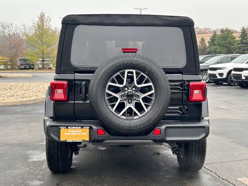 Certified 2024 Jeep Wrangler Sahara w/ Technology Group image 6