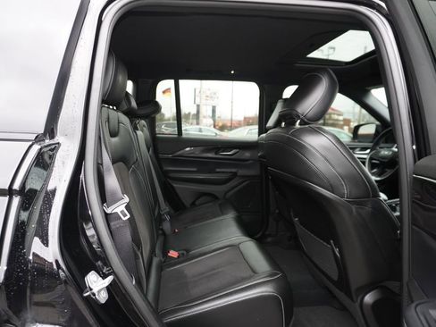 Used 2023 Jeep Grand Cherokee Altitude image 27