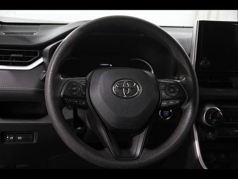 Used 2025 Toyota RAV4 XLE AWD/4WD image 7