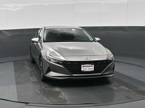 Used 2022 Hyundai Elantra SEL image 3