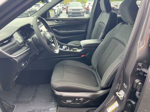 New 2025 Jeep Grand Cherokee Laredo w/ Trailer Tow Package image 7