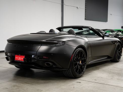 Used 2025 Aston Martin DB12 Convertible RWD image 8