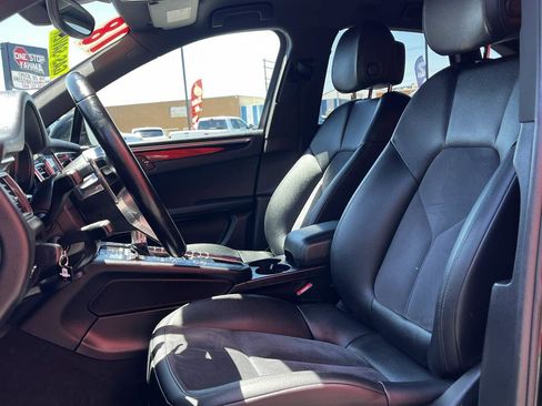 Used 2018 Porsche Macan AWD/4WD image 12