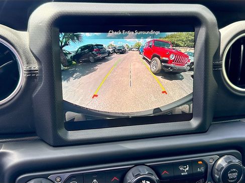 Used 2023 Jeep Wrangler Unlimited Sahara w/ Cold Weather Group AWD/4WD image 14