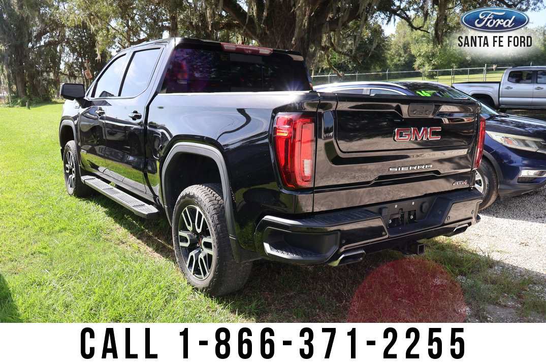 Used 2020 GMC Sierra 1500 AT4 w/ AT4 Premium Package AWD/4WD image 3