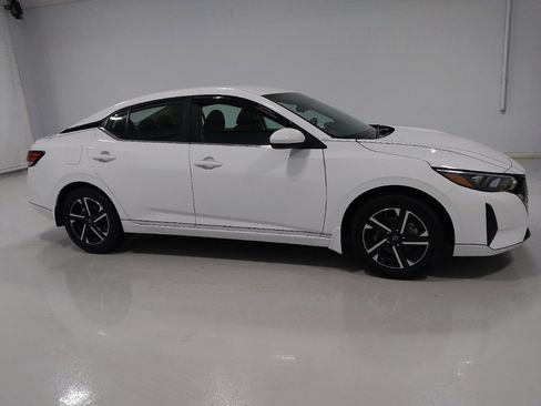Used 2024 Nissan Sentra SV image 11