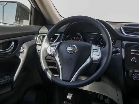 Used 2015 Nissan Rogue SV w/ SV Family Package image 14