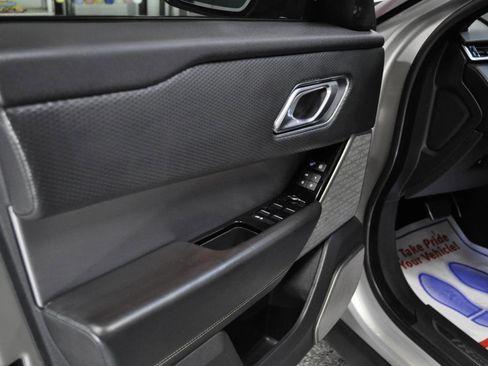 Used 2018 Land Rover Range Rover Velar R-Dynamic SE image 19