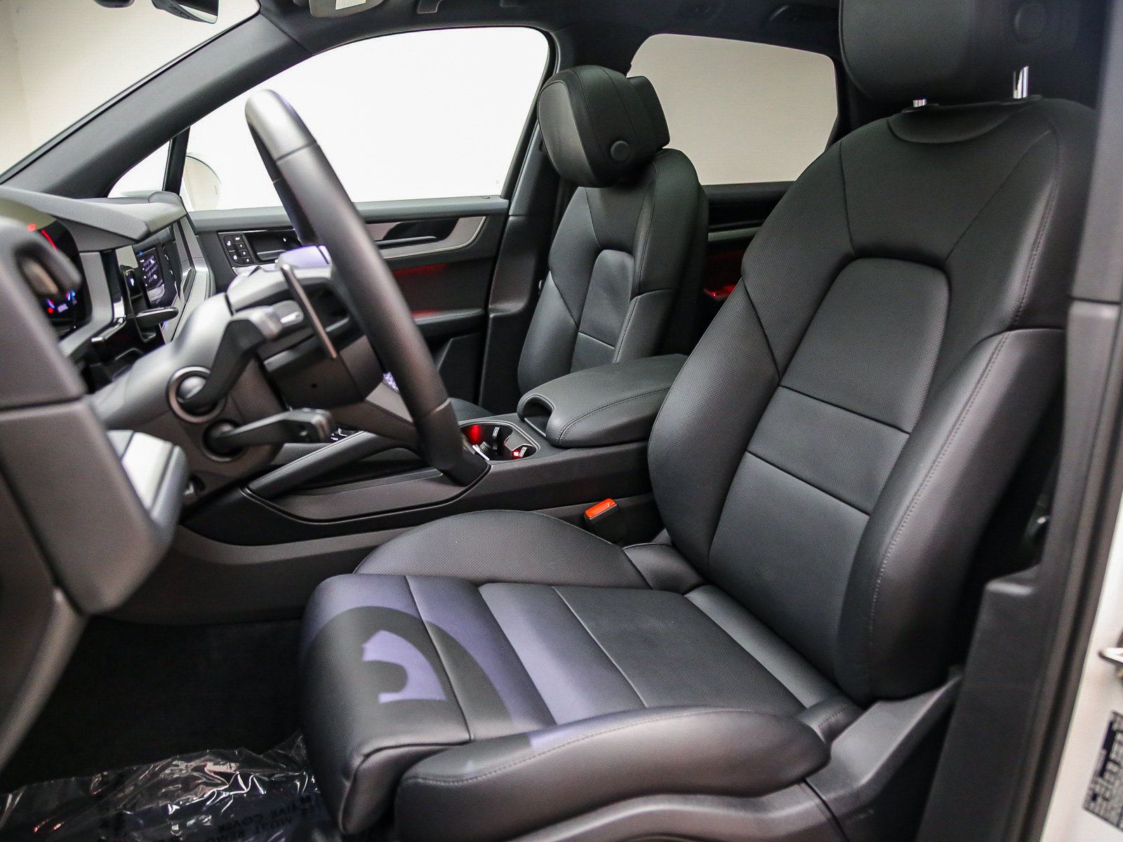 Certified 2026 Porsche Cayenne AWD/4WD image 5