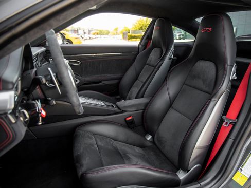 Certified 2015 Porsche 911 GT3 image 5