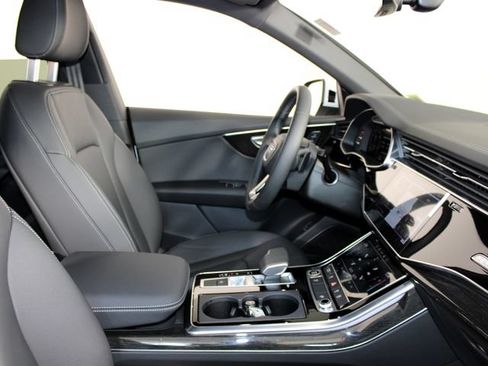 Used 2026 Audi Q8 Premium AWD/4WD image 32