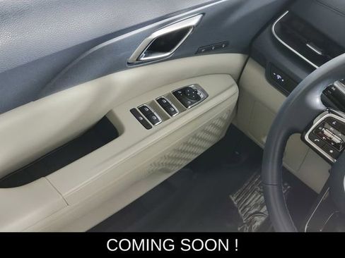 Used 2025 Kia Carnival EX image 32