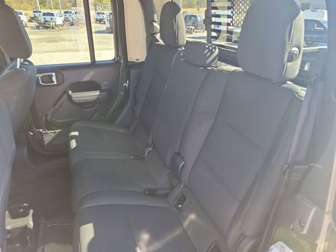 Used 2023 Jeep Gladiator Willys image 27