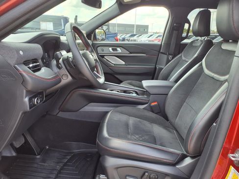 Used 2025 Ford Explorer ST AWD/4WD image 18