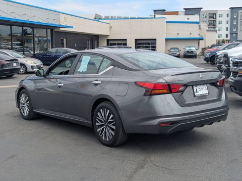 Used 2025 Nissan Altima 2.5 SV FWD image 7
